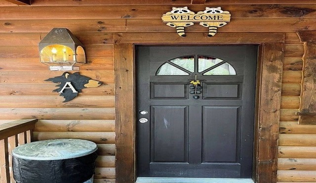 Great cabin with a warm and cozy mountain feel