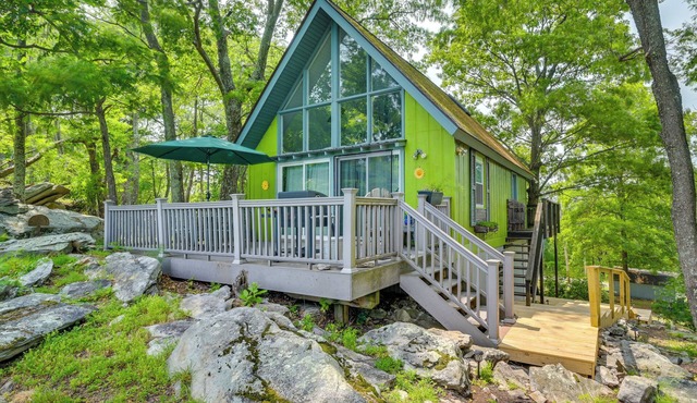 Great Cacapon Cabin w/Mountain Views