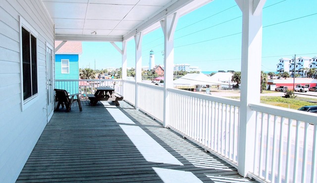 Great center-island location, walk everywhere!