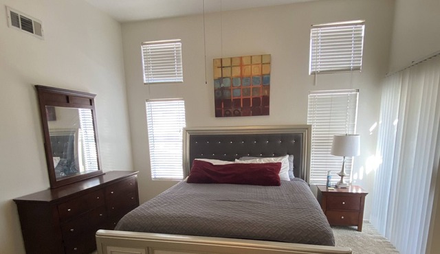 Great centrally located home 5 minutes from the airport