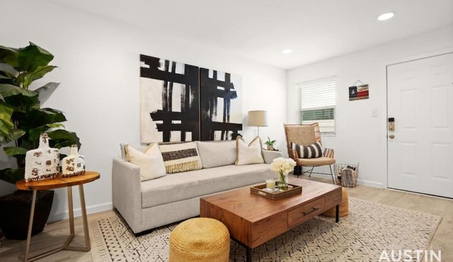 Great Clarksville Condo Near W 6th plus Free Parking