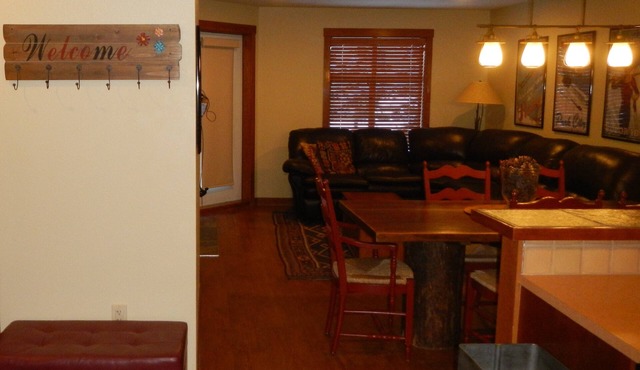 Great Condo.3 night Minimum