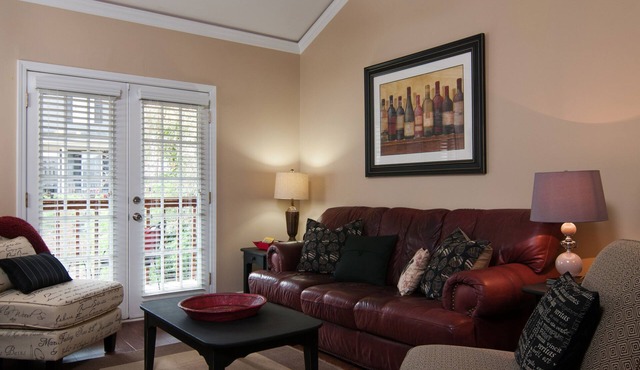 Great Condo Available for an Athens Visit, very close to campus and downtown