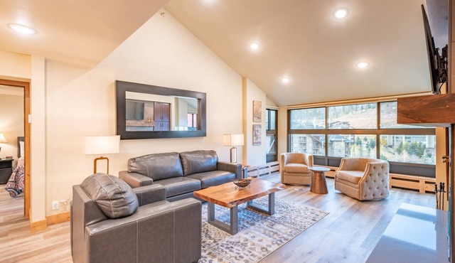 Great condo just steps from American Eagle and Flyer lifts. 2 master bedrooms