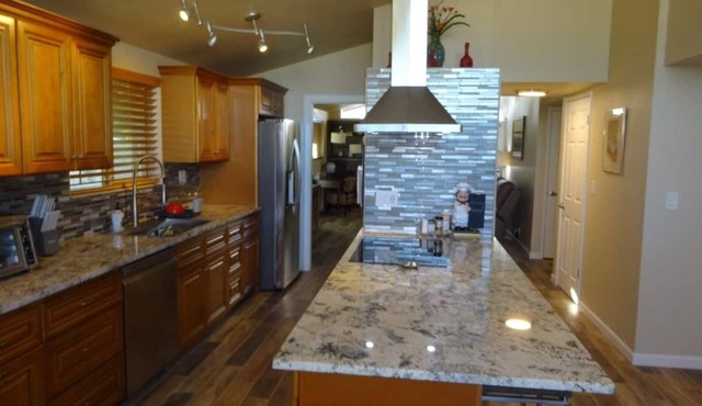 Great conveniently located home. Near mall and many restaurants.