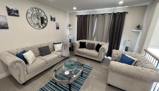 Great cottage for Family and Friends with hot tub in Prime location