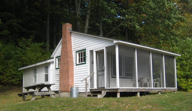 Great cottage to unplug and relax on the lake - Sleeps 6