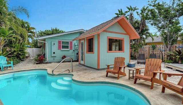 GREAT COTTAGE w/Heated Pool, Dog- See Note - Allowed, FREE WiFi/Trolley, Steps to Beach, Dining.