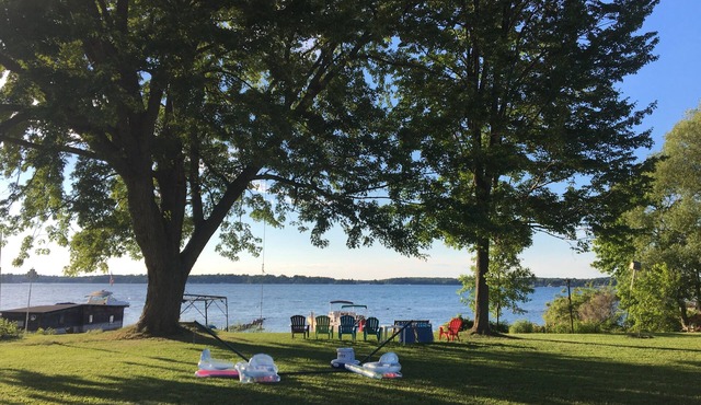 Great cottage with open water views of shipping channel!