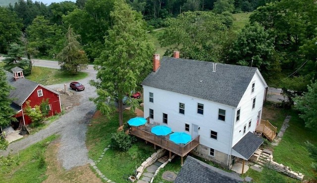 Great country getaway near skiing!