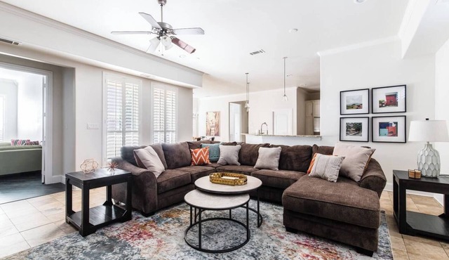 Great Dallas Home, Fantastic for Groups
