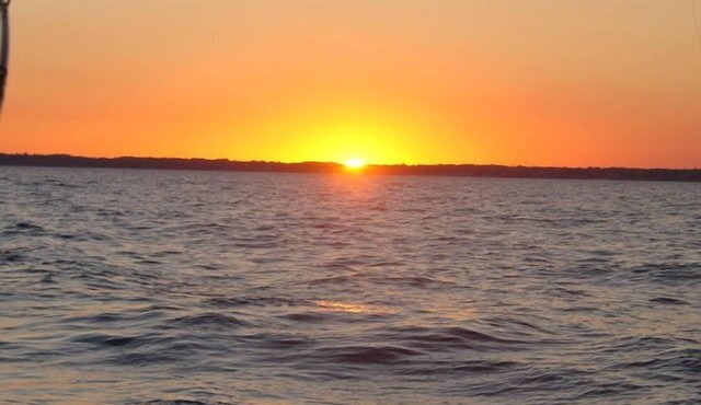 Great Dates Available. Cute and Affordable for 2- CLOSE TO 2 BEACHES AND TOWN.