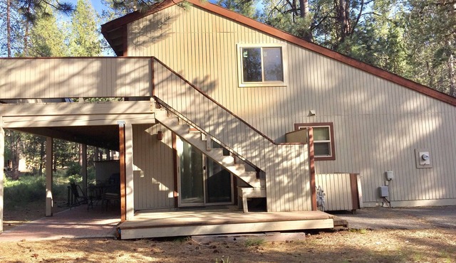 GREAT DEAL & BEST LOCATION 5 BR, 4 Baths, Sleeps 18, Wi-Fi