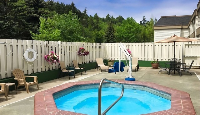 Great Deal in GuestHouse Poulsbo! Free Parking & Breakfast, Pets are Welcome!