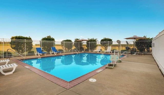 Great Deal in Knights Inn Bunkie! Pool, Free Parking On-Site, Free Breakfast