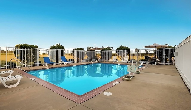 Great Deals at Knights Inn Bunkie! Pool, Free Breakfast, Free Parking