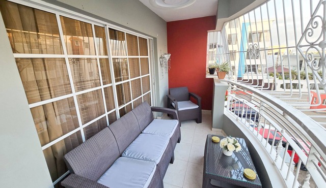 GREAT LOCATION 3 BED, 2 BAD, 5 MIN WALK TO PALMARES MALL