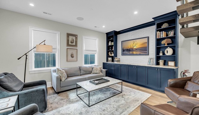 Great Downtown Charleston Location!