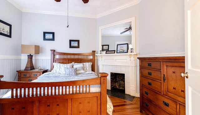 Great Downtown Condo With Pool!