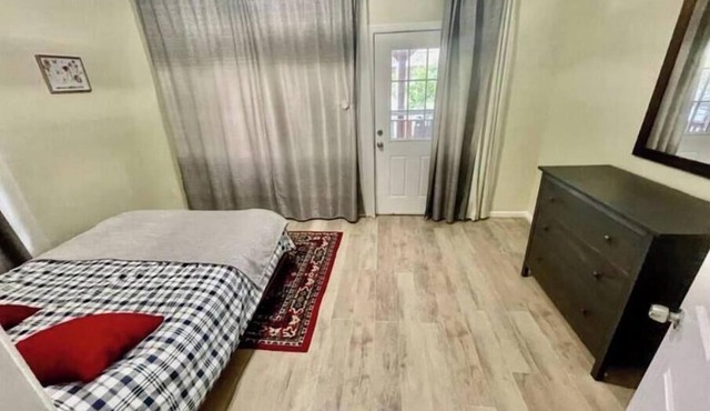 Great duplex 3BR/2bth apartment on the ocean block