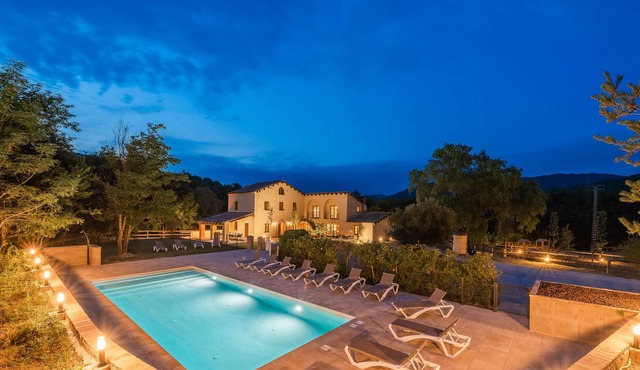 Great House with pool in the countryside and 10 minutes from Banyoles