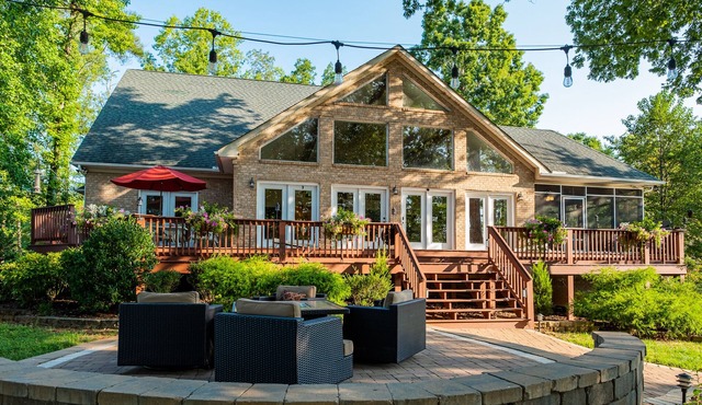 Great Escape- Lakefront Peninsula Lot, Amazing Outdoor Spaces, Gentle Slope!