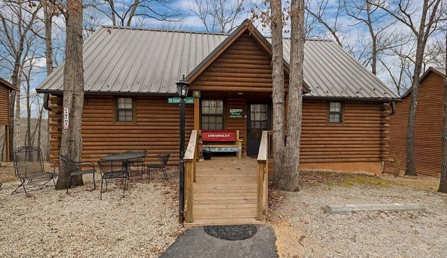 Great Escape Log Cabin Close to SDC