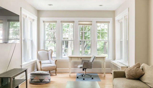 Great Evanston Home- great for traveling families! Parking Included