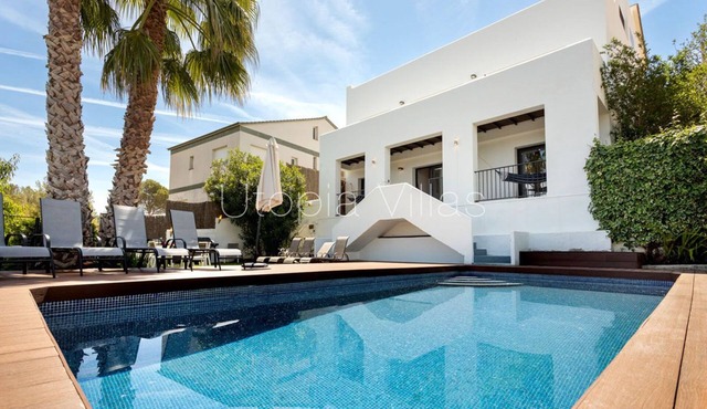 Great familiar house for 12 people in Olivella , 12 mn from Sitges, Barcelona