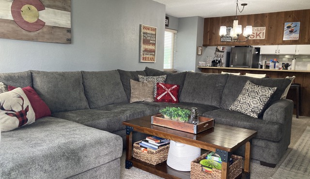 Great family friendly 2 Bedroom, 2 bath Condo with Club MeadowRidge Access
