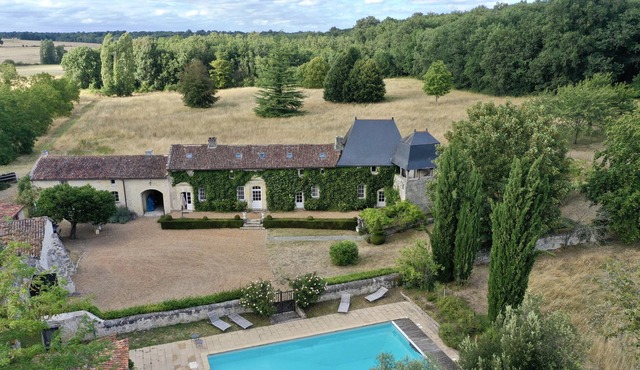 Great family home in Anjou, quiet, close to Castle of the Loire, pool