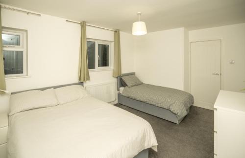 Great Family Home, Large Garden, Parking, Contractors