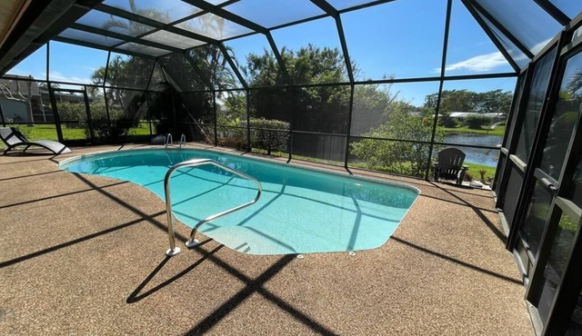 Great family home with a new sparkling pool,lovely lake view, 5 Minutes to beach