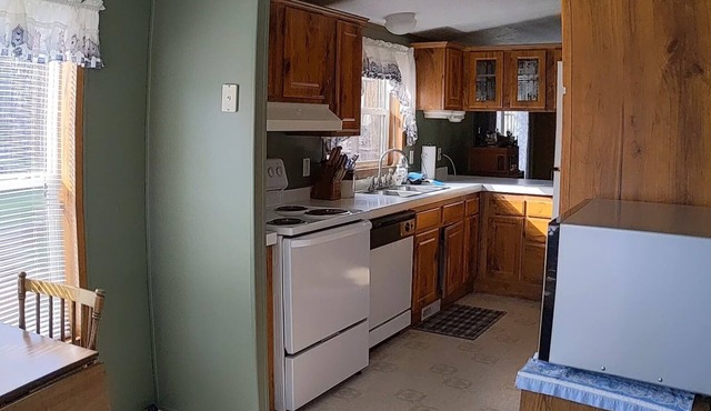 Great family lake getaway and/or hunting retreat