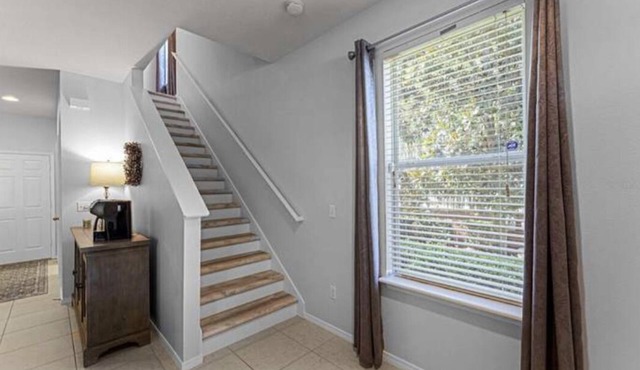 Great family neighborhood. Close to theme parks! Pet friendly, sleeps 6.