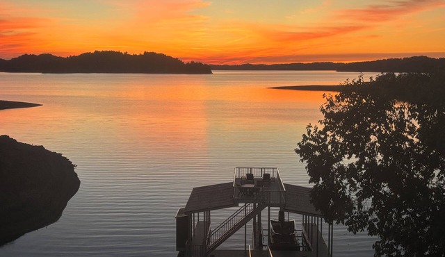 Great family retreat! Lakefront property with dock. Best views! Near Dollywood