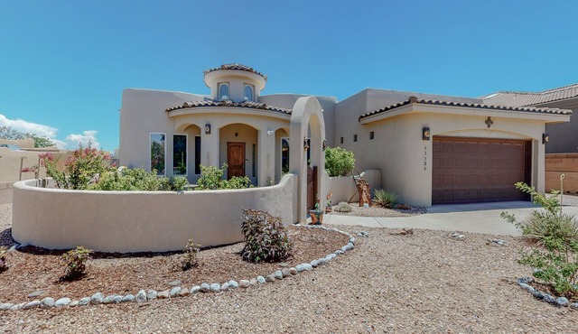 Great Family Vacation House - Custom Built Adobe Home with Mountain Views