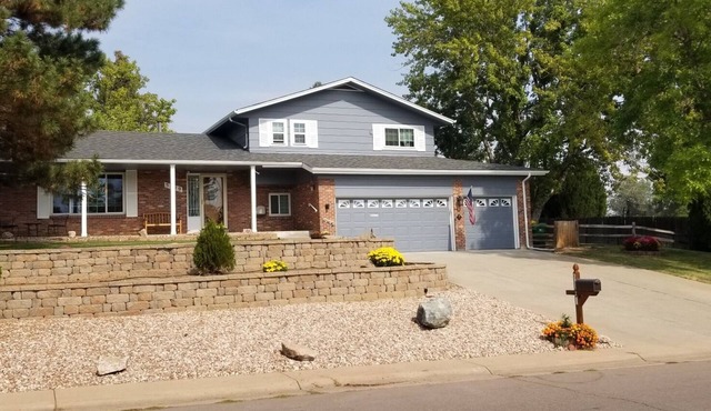 Great family vacation home on 1/2 acre in Littleton-SW Denver 3bd 2.5 baths