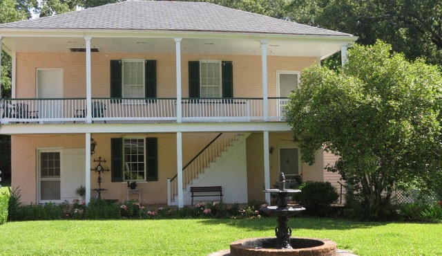 Great for a family or girlfriends getaway! 10 minutes from downtown Natchez