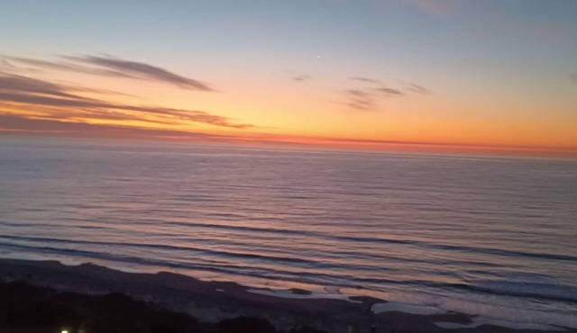 GREAT FOR COUPLES nBREATHTAKING OCEAN VIEW FROM BALCONY SPA SHOWER KGBED 65"TV