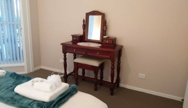 Great for couples + walk to cellar doors