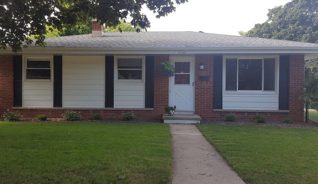 Great for EAA rental!nLess than 2.5 miles from EAA grounds!