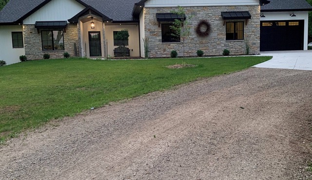 Great for entertaining 5 bedroom spacious home 17 miles from Lambeau Field.