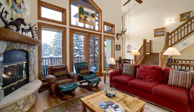 Great for Families! Winter Ski Shuttle! Cozy Fireplace!