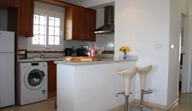 Great for families & golfers, 5 minute walk from Villamartin Plaza