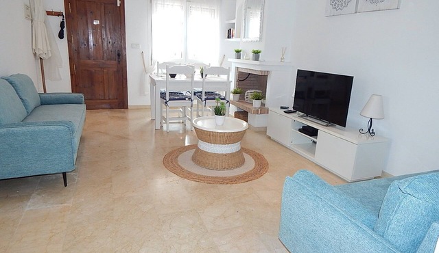 Great for families and golfers, Las Violetas, 5 minutes from Villamartin Plaza