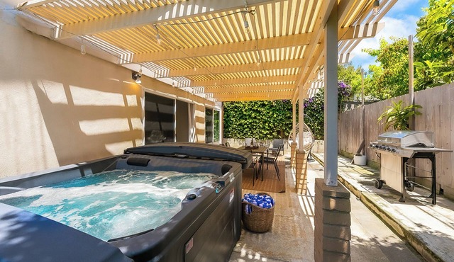 Great for Families,Jacuzzi,Walk 2 Beach,Lrg Yard!