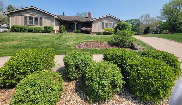 Great for families, near hospital, mins from downtown, Cat offices, restaurants