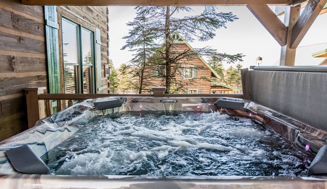 Great for Families! Private Hot Tub, Views, Walk to Slopes