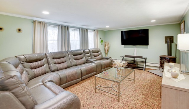 Great for Families: Waterville Retreat w/Yard!